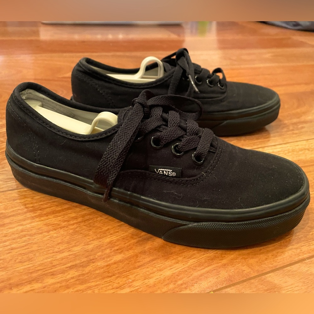 Vans; Women size 6; black